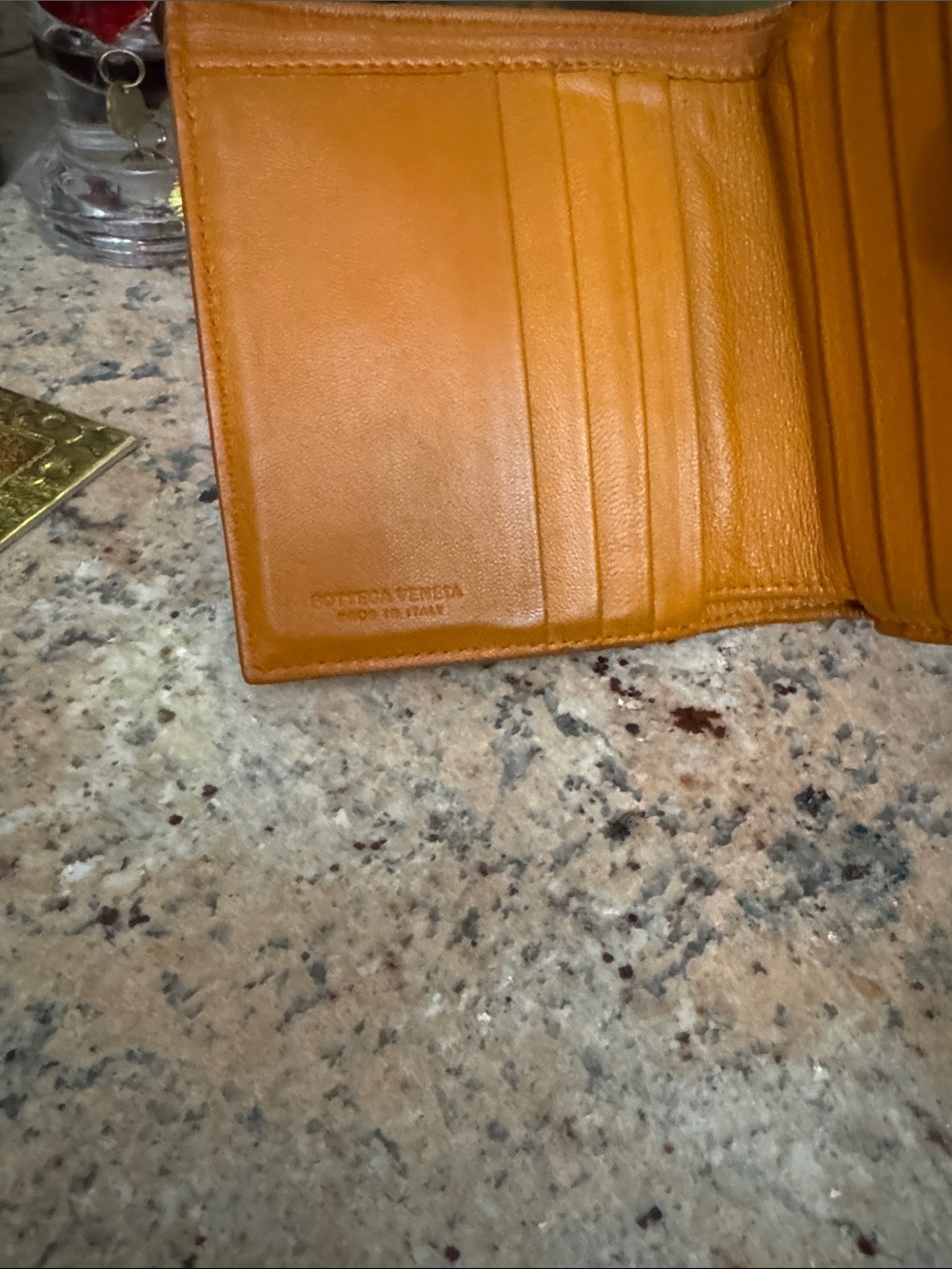 Bottega Veneta Woven Compact Wallet in Tan Leather. Leather lining. - Picture 5 of 7